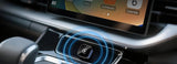 CarLink מחובר בקונסולת הרכב ו-CarPlay על המסך