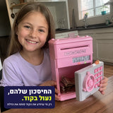 הדלת פתוחה ובפנים שטרות ומטבעות