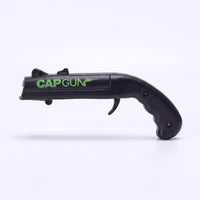 CapGun™ בשחור, פותחן כיס שמשגר את הפקק